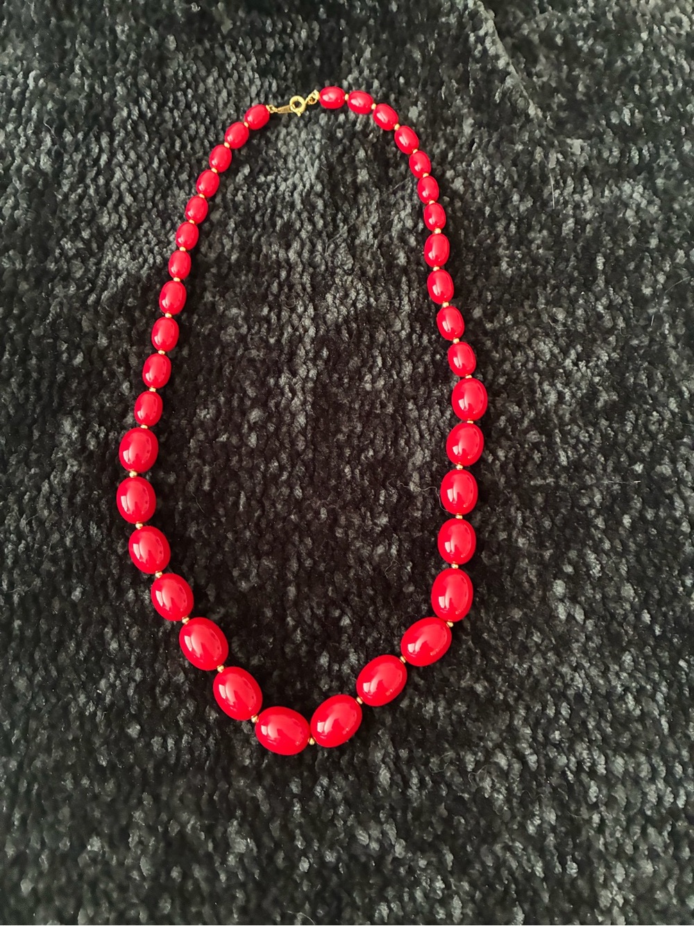 Red graduated Bead Necklace Gold tone vintage Women's Jewelry